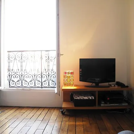 2 Pieces Avec Balcon Plein Sud Apartment Paris Exterior photo